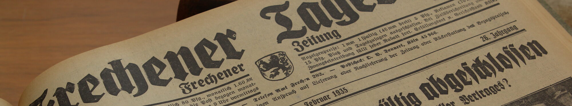 Die Aufnahme zeigt einen alten Zeitungstitel vom "Frechener Tageblatt".